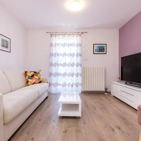 3m-polic Apartment *