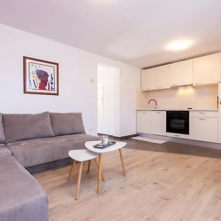 Apartment 3m-polic *